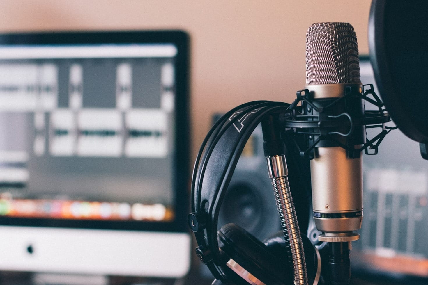 Exploring the Role of AI in Podcast Marketing